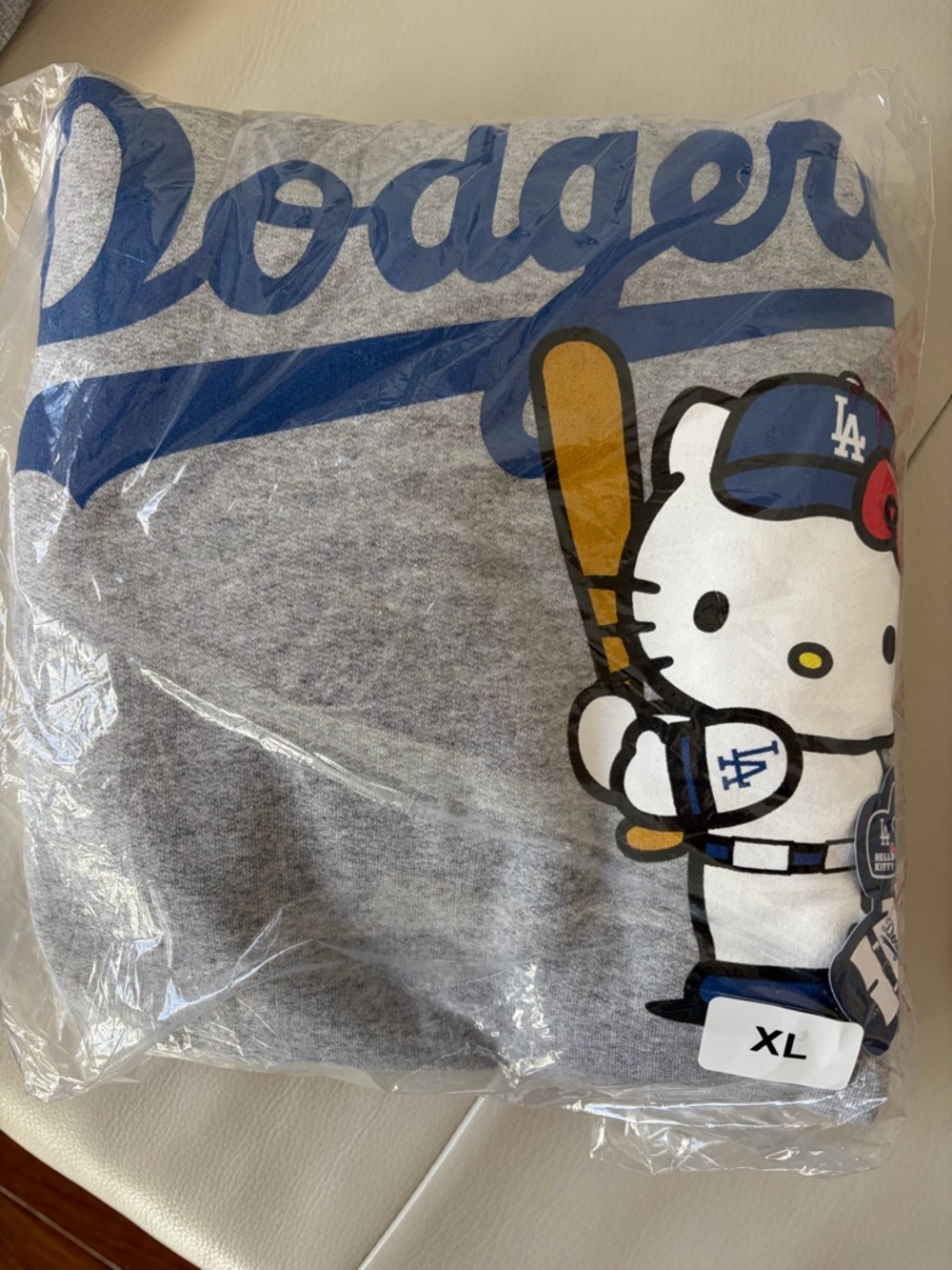 Los Angeles Dodgers Hello Kitty Gray Graphic Tee